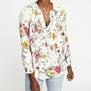 Beautiful floral Old Navy flowy Pintuck Pleat Henley Popover Peasant Blouse